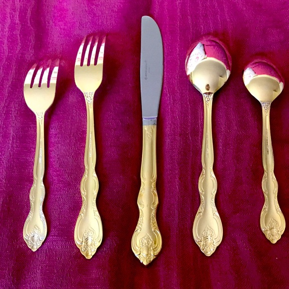 Gold tone flatware for 12 formal placesettings, plus more, by International. - Picture 4 of 11